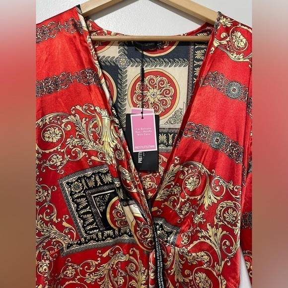 Pretty Little Thing Red Printed Satin Long Sleeve Wrap Dress - Picture 5 of 16